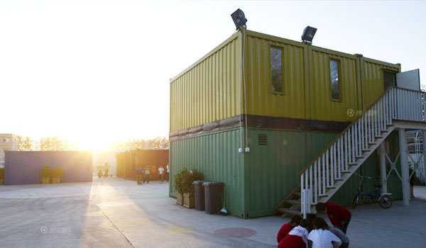  北京打工子弟學(xué)校集裝箱房教室